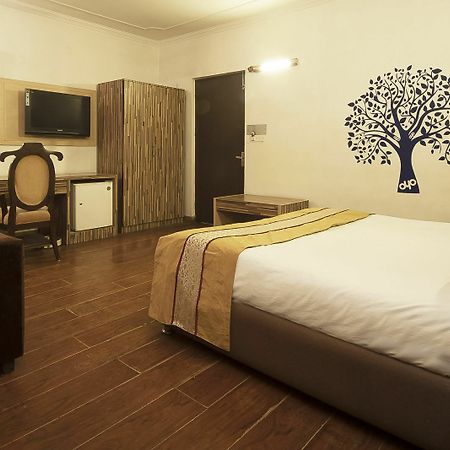 Golden Leaf Hotel New Delhi Exterior foto
