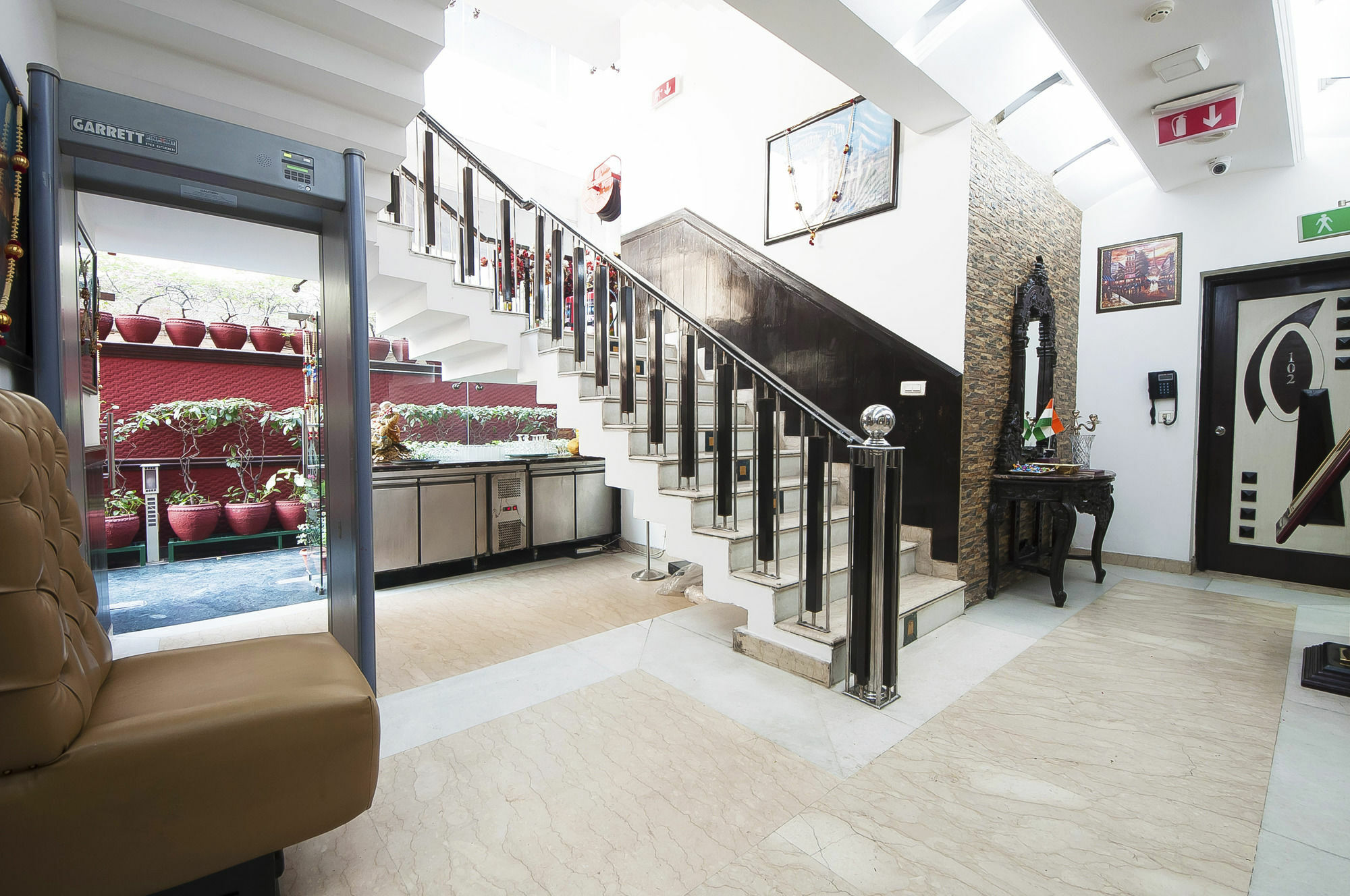 Golden Leaf Hotel New Delhi Exterior foto